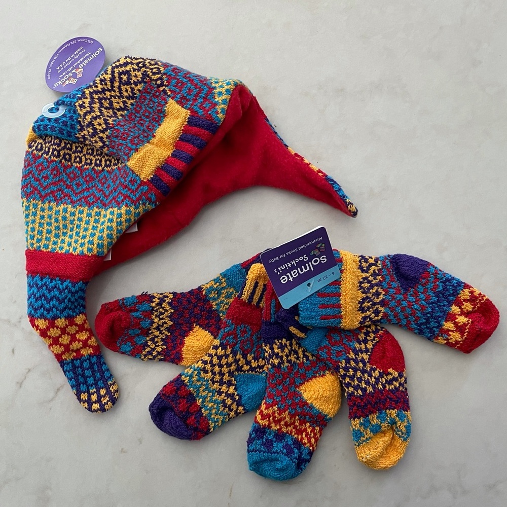 Solmate Baby hat & socktini mismatched socks